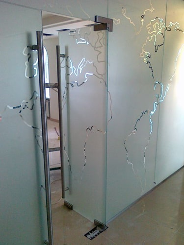 درب شیشه ای استپ دار